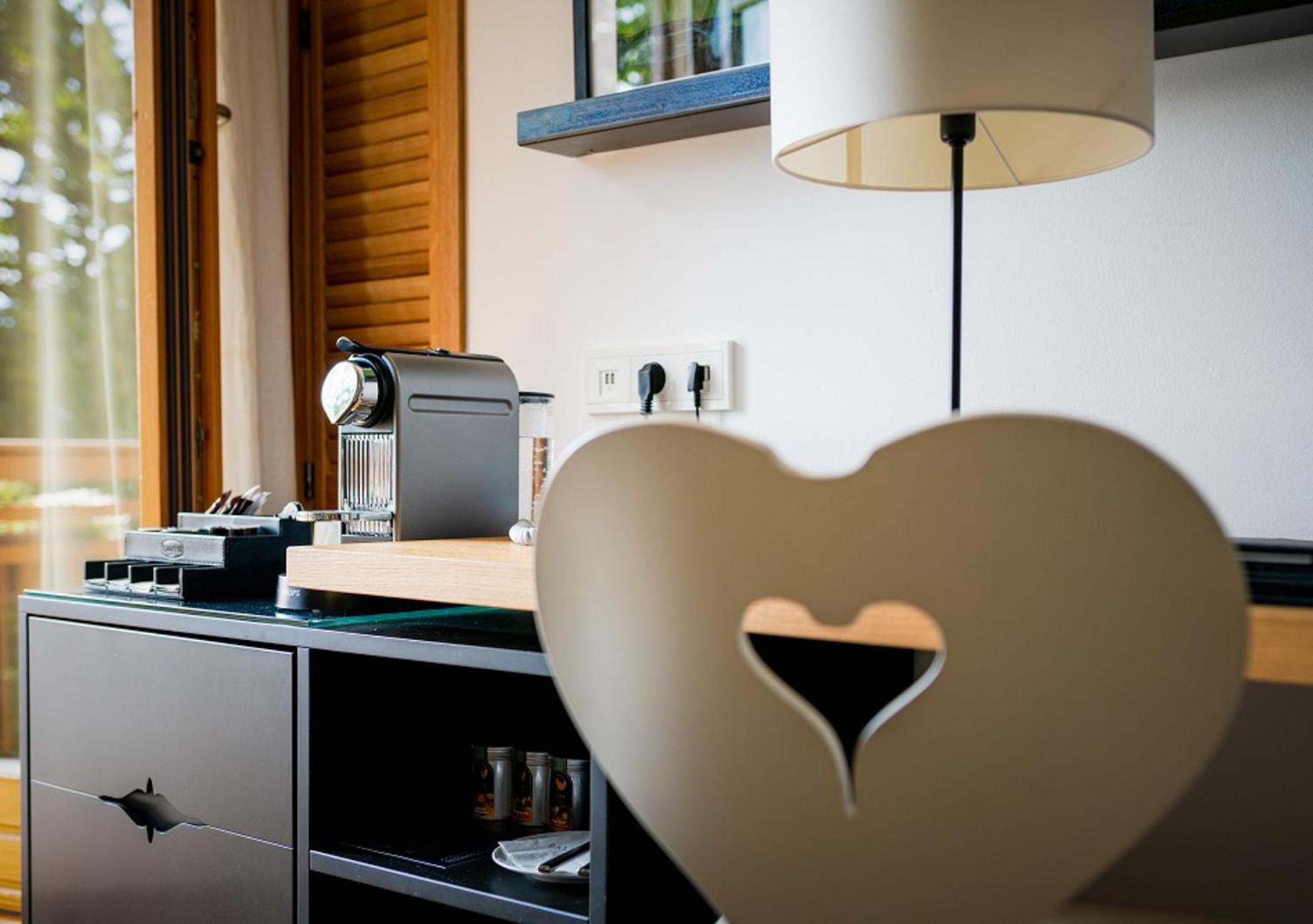 Das Tegernsee Extérieur photo A Nespresso machine in a hotel room