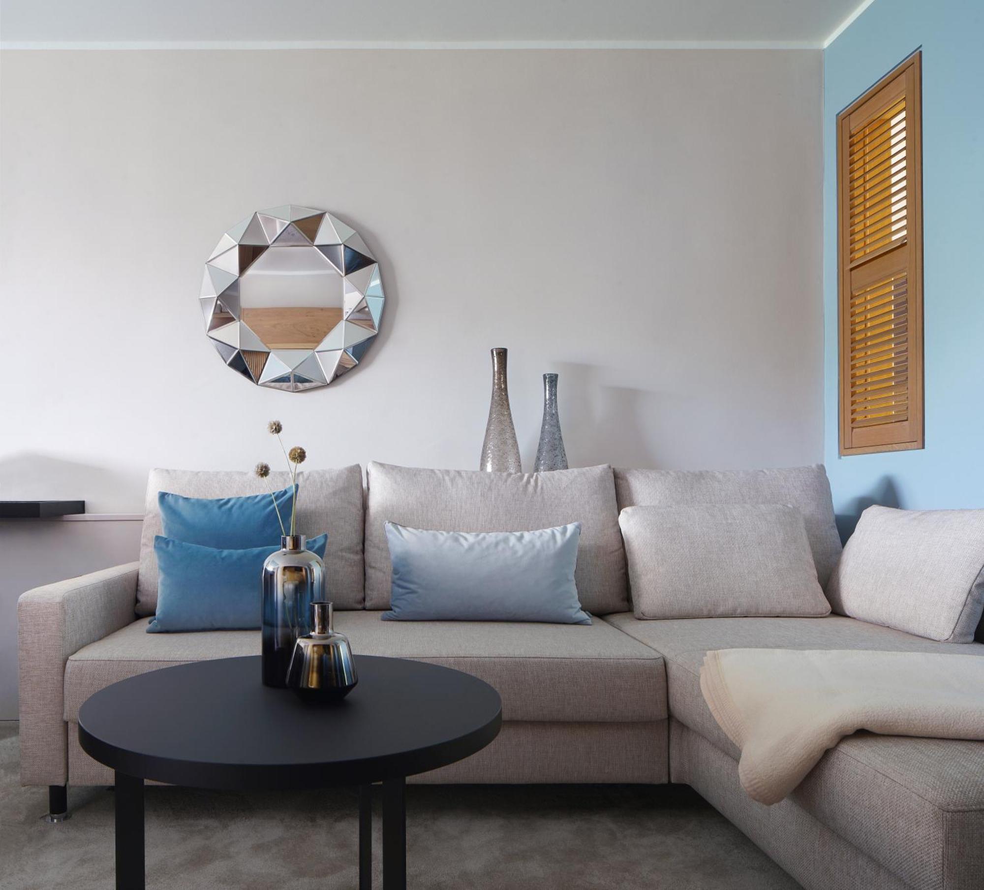 Das Tegernsee Extérieur photo A modern sectional sofa