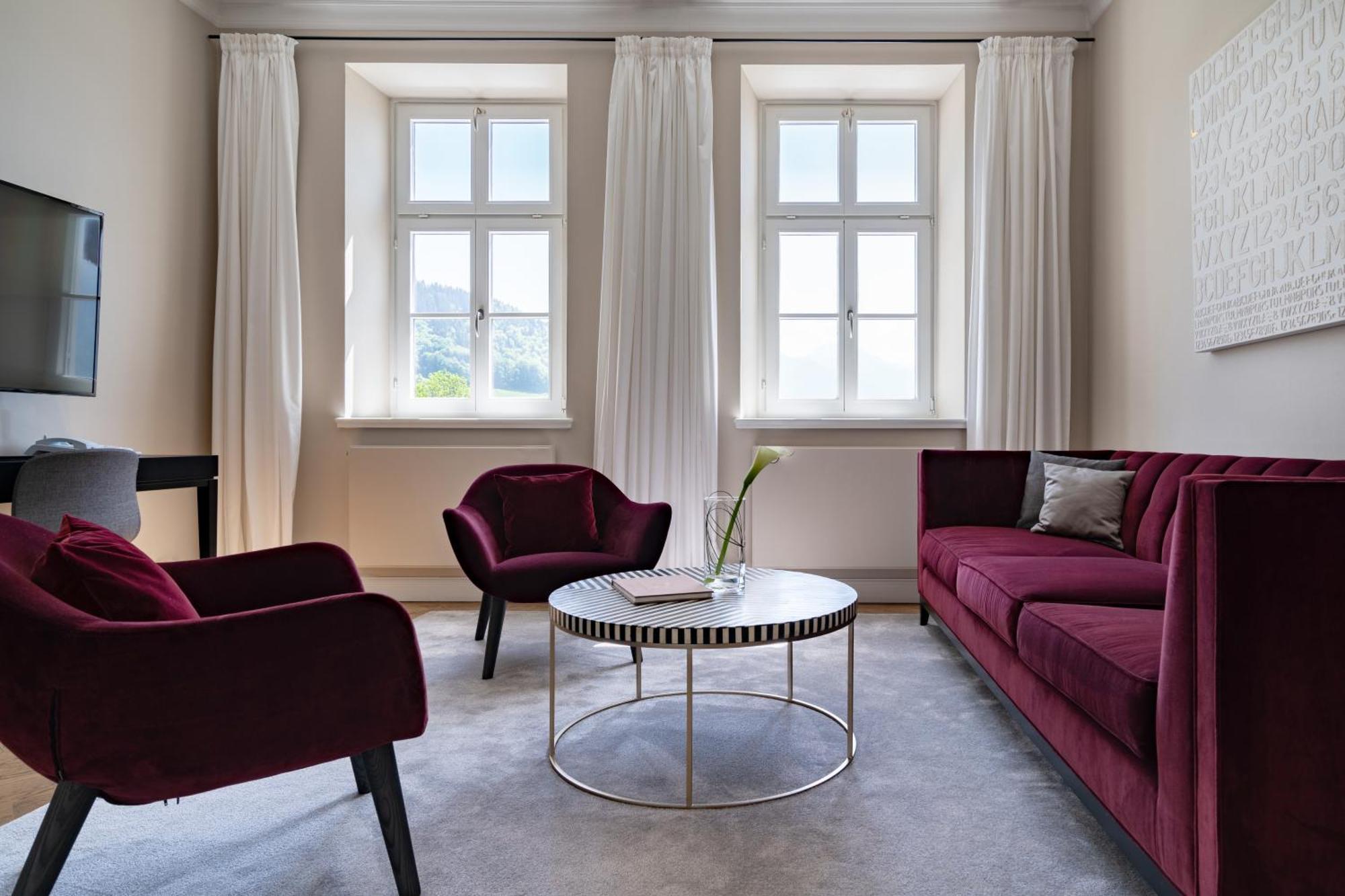 Das Tegernsee Extérieur photo A living room at the Hotel de la Paix